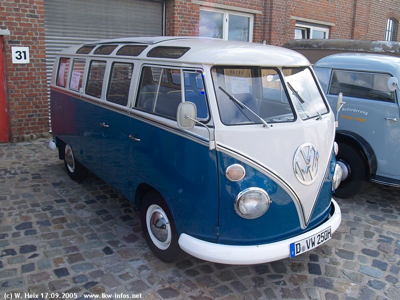 VW-T1-Samba-Bus-blau-weiss-170905-01.jpg