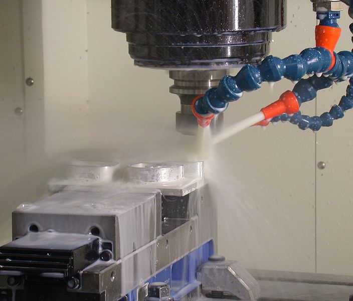 704px-Makino-S33-MachiningCenter-example.jpg