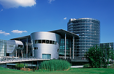 VW Glaeserne Manufaktur Dresden 5 a.JPG