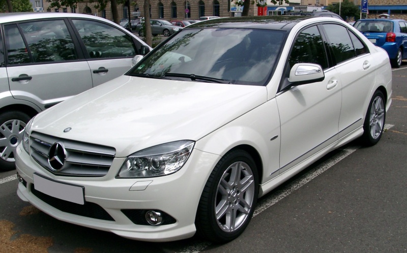 Datei:Mercedes-Benz W204 front 20080709.jpg